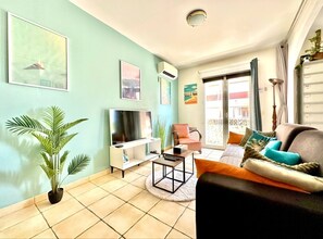 Living area - Le Cosy Canet - studio for 2, air conditioning & beach 30m away (Canet-en-Roussillon)