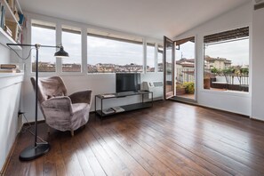 Interior - Santa Maria Novella Skylight Apartment (FIRENZE)