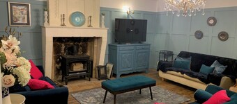 CHIC 4 BED FARMHOUSE - CHARENTE MARITIME. RUSTIC, REFINED, REMARKABLE SLEEPS 10