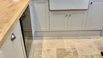 Micro-ondes, four, lave-vaisselle