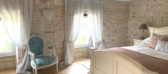 CHIC 4 BED FARMHOUSE - CHARENTE MARITIME. RUSTIC, REFINED, REMARKABLE SLEEPS 10