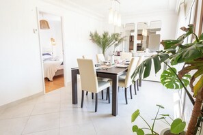 Dining - Beautiful house between town and country on the edge of the Ter pond by Groom (Larmor-Plage)