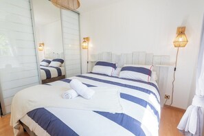 3 bedrooms, iron/ironing board, travel cot, free WiFi - Beautiful house between town and country on the edge of the Ter pond by Groom (Larmor-Plage)