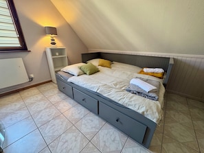 3 bedrooms, desk, iron/ironing board, travel cot