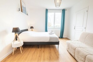 Iron/ironing board, travel cot, free WiFi, bed sheets - Cozy House with Garden, 3 Minutes from the Beaches by Groom (Ploemeur)