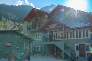 Exterior - SolHaus hostel (Kasol)