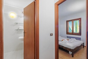 Apartamento estándar, varias habitaciones (La Piazzetta) | 1 dormitorio, wifi gratis, ropa de cama