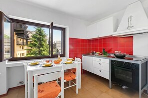 Fridge, oven, stovetop, coffee/tea maker - La Piazzetta (Sauze di Cesana)