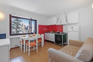 Living area - La Piazzetta - Flat With Parking for 4 (Sauze di Cesana)