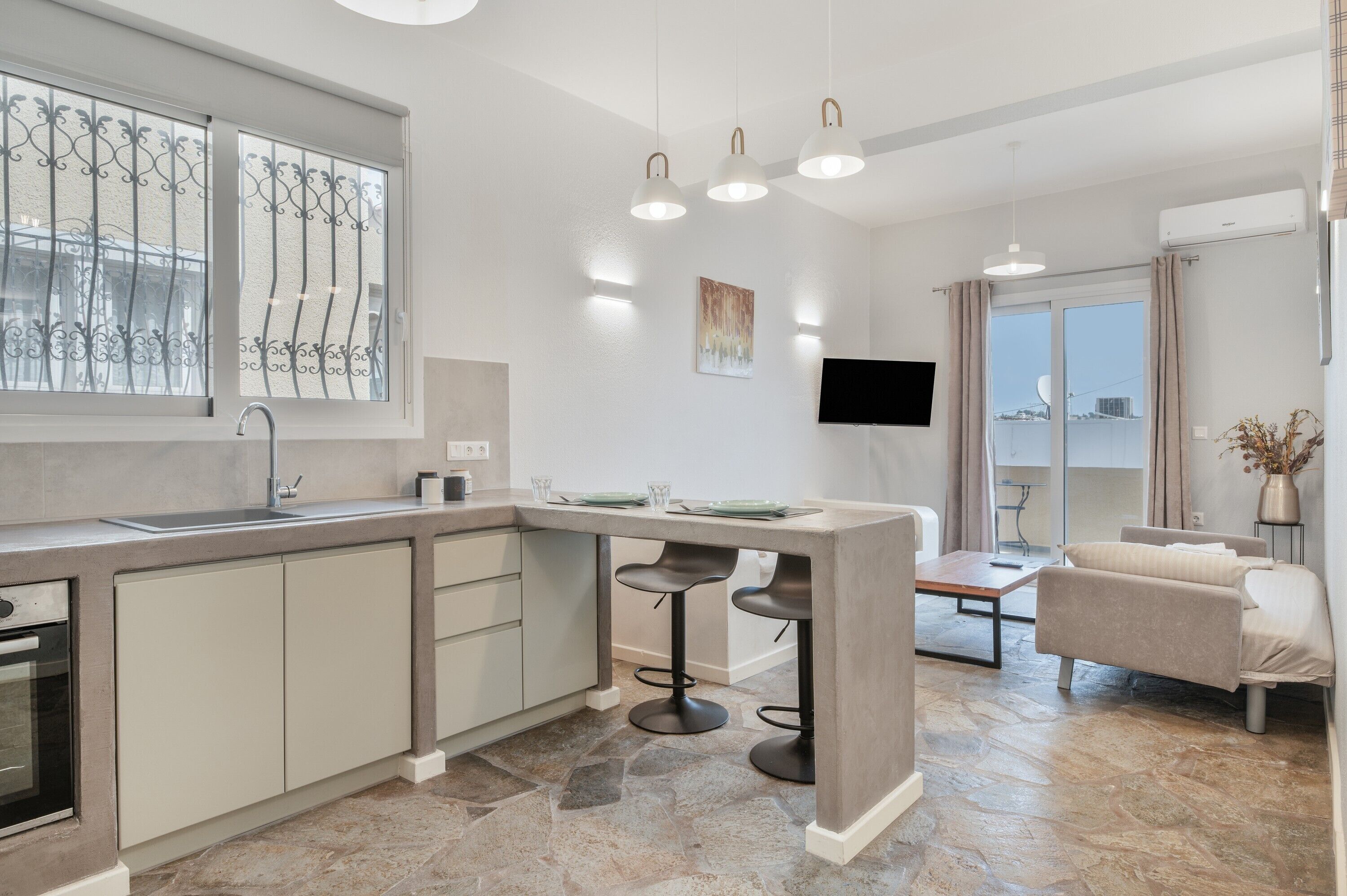 Frigorífico, horno, placa de cocina y lavavajillas