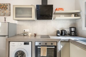 Jääkaappi, uuni, liesi, astianpesukone