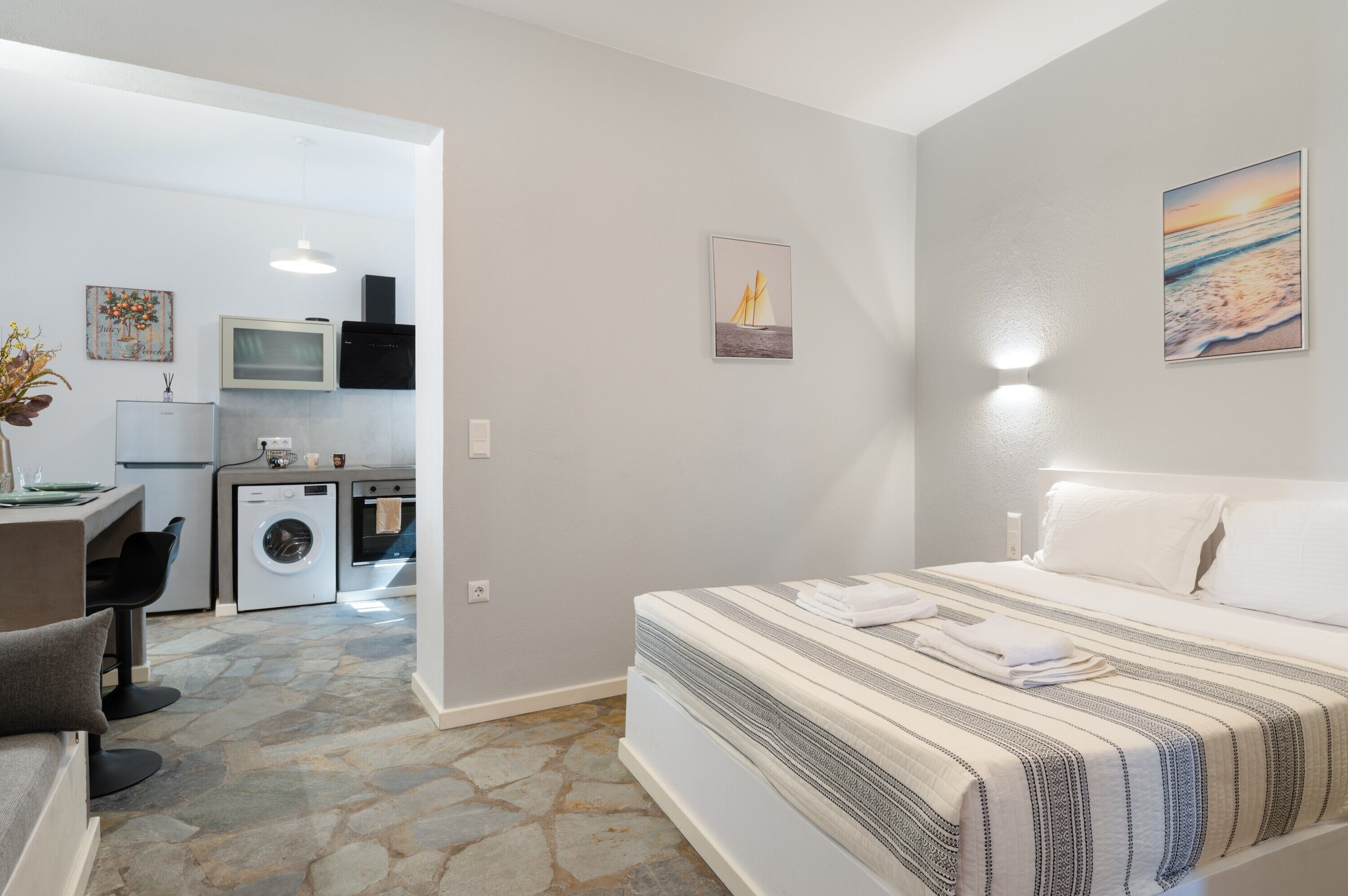 Fer et planche à repasser, Wi-Fi, literie fournie