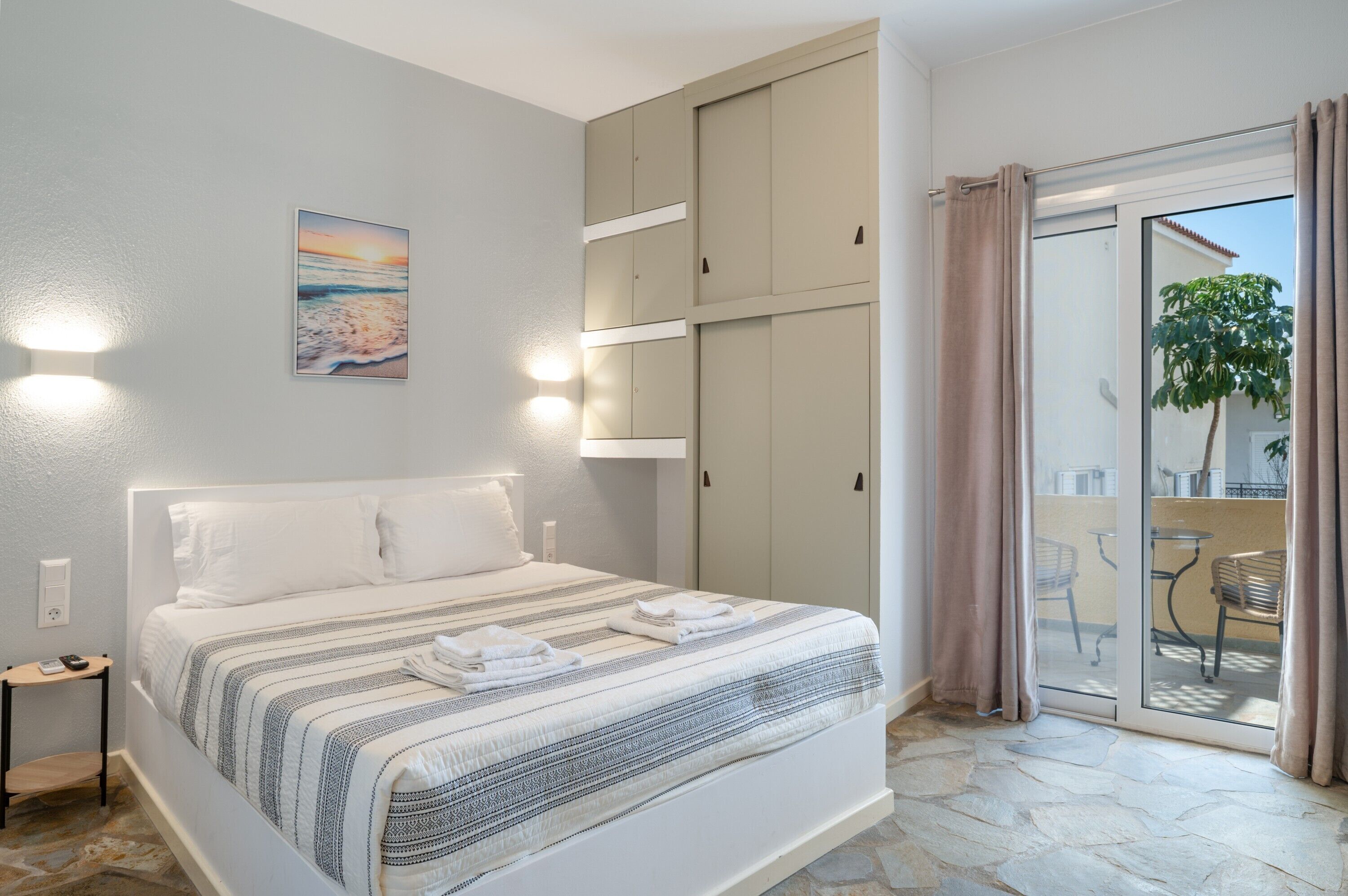 Fer et planche à repasser, Wi-Fi, draps fournis