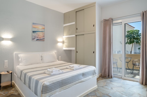 Fer et planche à repasser, Wi-Fi, draps fournis