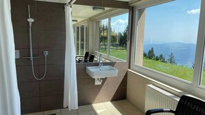 Shower, hair dryer, bidet, towels - Apartment Famli Relax BergSeeTraum (Treffen am Ossiacher See)