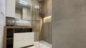 Shower, hair dryer, bidet, towels - Apartment Famli Relax BergSeeTraum (Treffen am Ossiacher See)