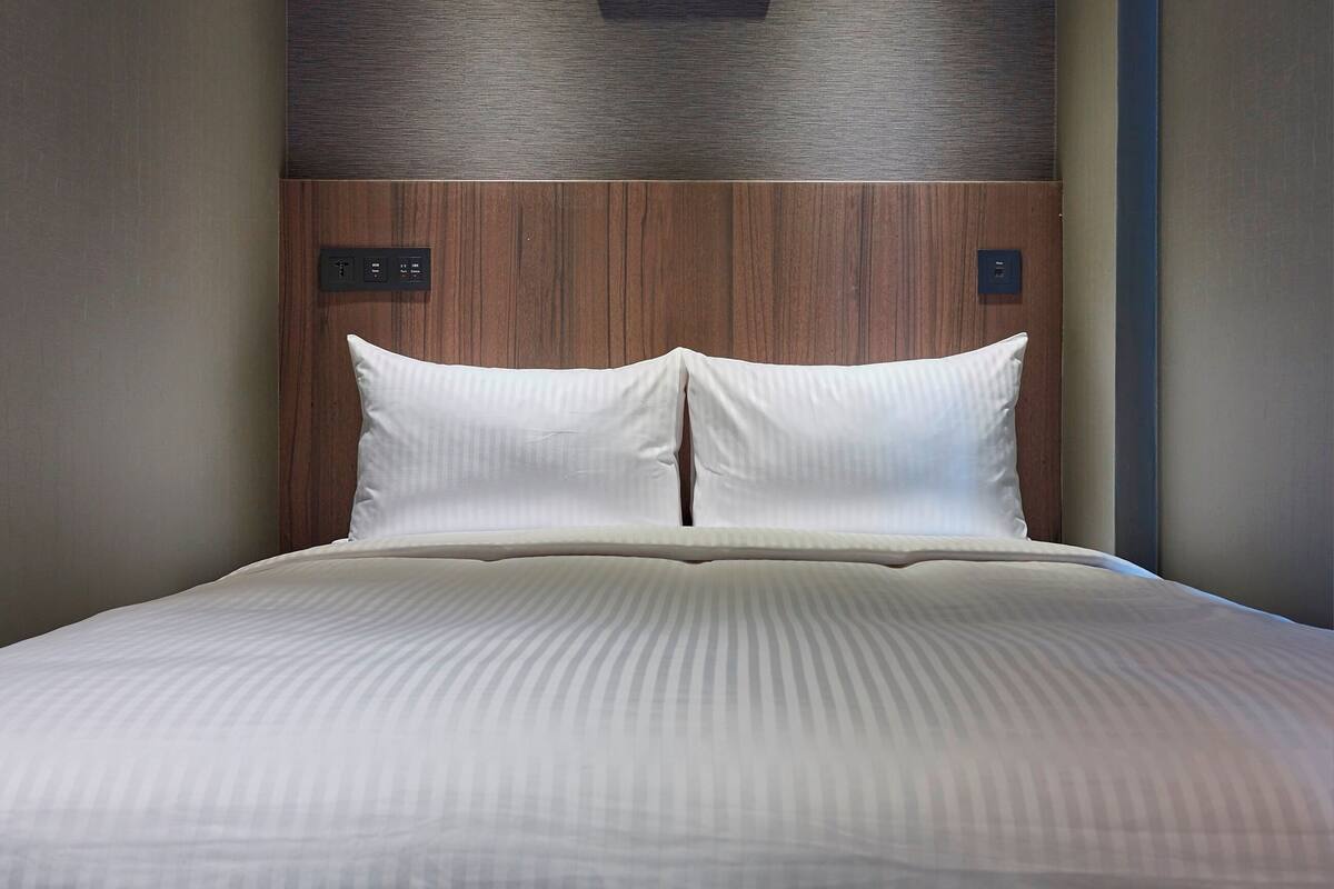 Double Economy (No Daily Housekeeping, Self Check-in) | WiFi (free)