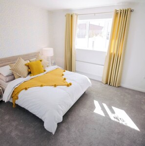 House, 2 Bedrooms, Garden View - Beautiful 2-bedroom House Close to the Airport (Manchester)