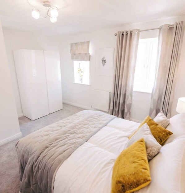 House, 2 Bedrooms, Garden View | 2 bedrooms - Beautiful 2-bedroom House Close to the Airport (Manchester)
