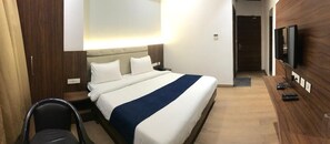 Deluxe Room, City View | Free WiFi - Kingston House Vibhutikhand (Lucknow)