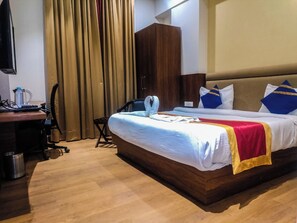 Deluxe Room, City View | Free WiFi - Kingston House Vibhutikhand (Lucknow)