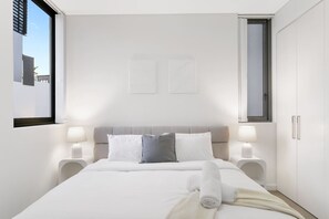 Skrivebord, strykejern/-brett, wi-fi og sengetøy