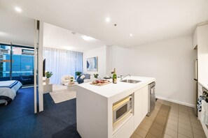 Fridge, microwave, oven, stovetop - Mediterranean Oasis | Darling Harbour w Pool & Gym (Sydney)