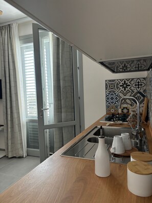 Máquina de café espresso y cafetera o tetera