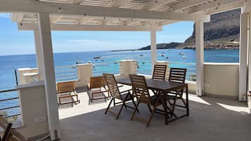 Studio – basic, sjøutsikt | Utendørsservering