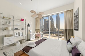 1 bedroom, iron/ironing board, free WiFi, bed sheets - Elegant Canal-Front 1 BD in a Prime Location (Dubai)