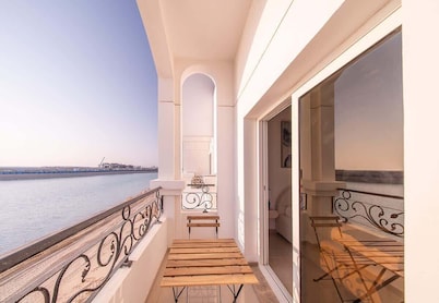 Elegant Waterfront Villa W Sunset Terrace