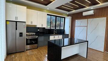 Villa, 6 Bedrooms, Accessible, Smoking | Private kitchen