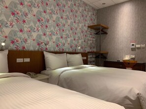Chambre quadruple Standard, non-fumeur, animaux de compagnie interdits | Accès au Wi-Fi (inclus)