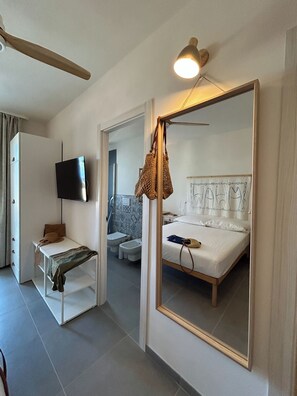1 bedroom, desk, free WiFi - Queen Deluxe Studio (Favignana)