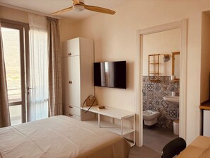 1 bedroom, desk, free WiFi