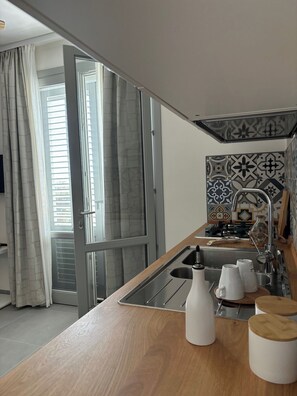 Fridge, stovetop, coffee/tea maker, cookware/dishes/utensils