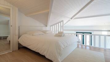 2 slaapkamers, een strijkplank/strijkijzer, reisbedje, wifi