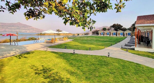 تناول الطعام بالخارج