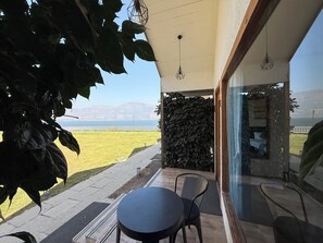 تناول الطعام بالخارج