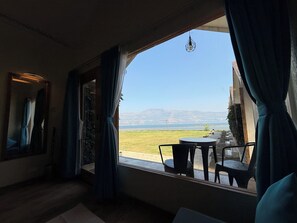 تناول الطعام بالخارج