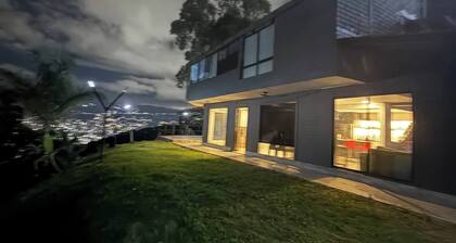 Villa With Spectacular Medellin View With Pool and Mini Basket-futbol Field