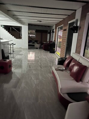 Huvila, 5 makuuhuonetta, tupakointi sallittu, yksityinen uima-allas | Sisätilat