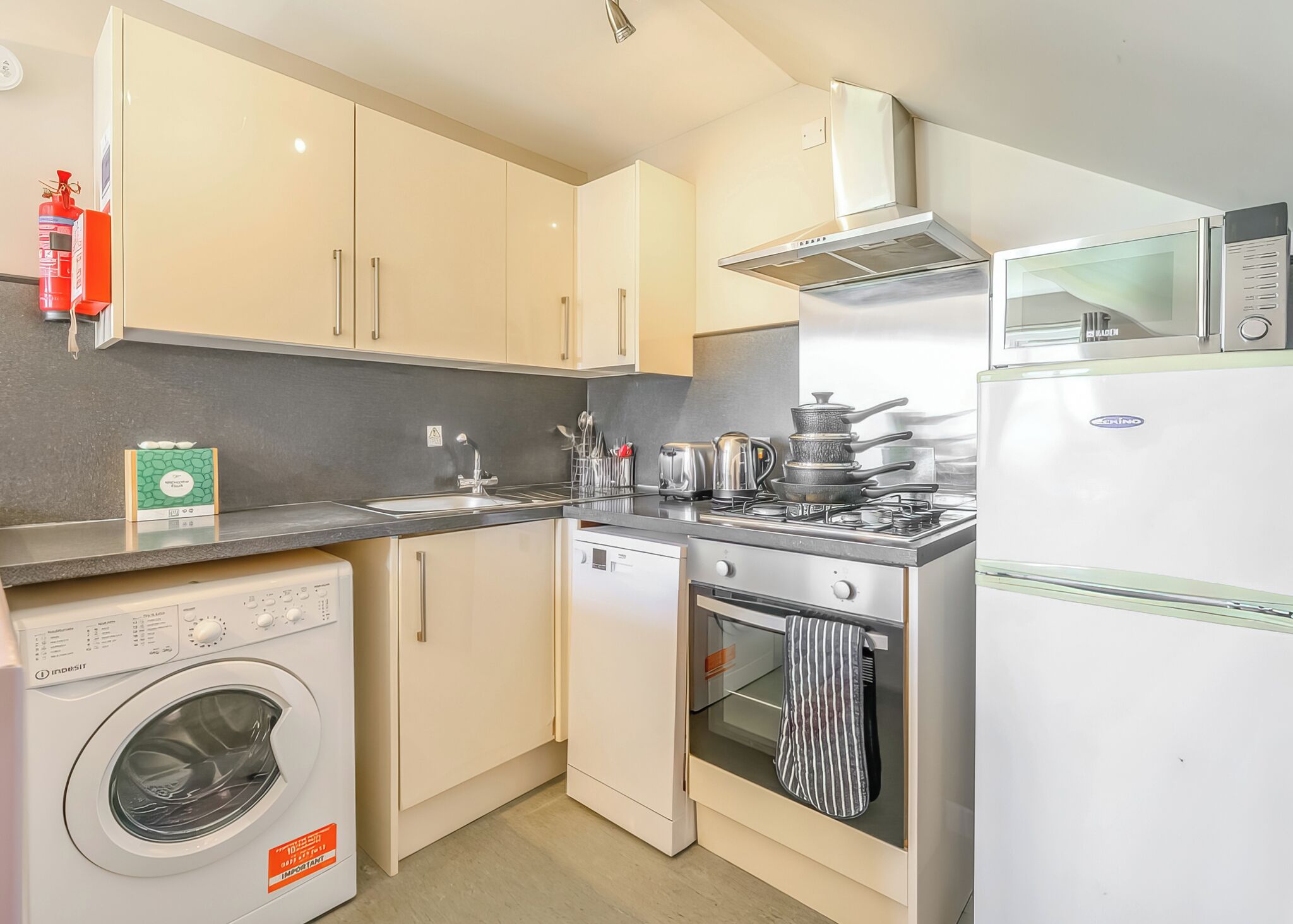 Kühlschrank, Ofen, Herdplatte, Toaster