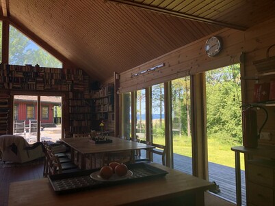 Tranquil coastal retreat - perfect for remote work, sauna & nature by the sea