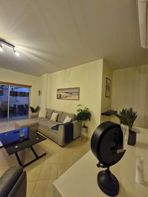 TV - ☆Modern Apartment within walking distance of the beautiful historic Town Tavira☆ (Tavira)