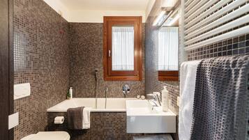 Shower, bidet, towels