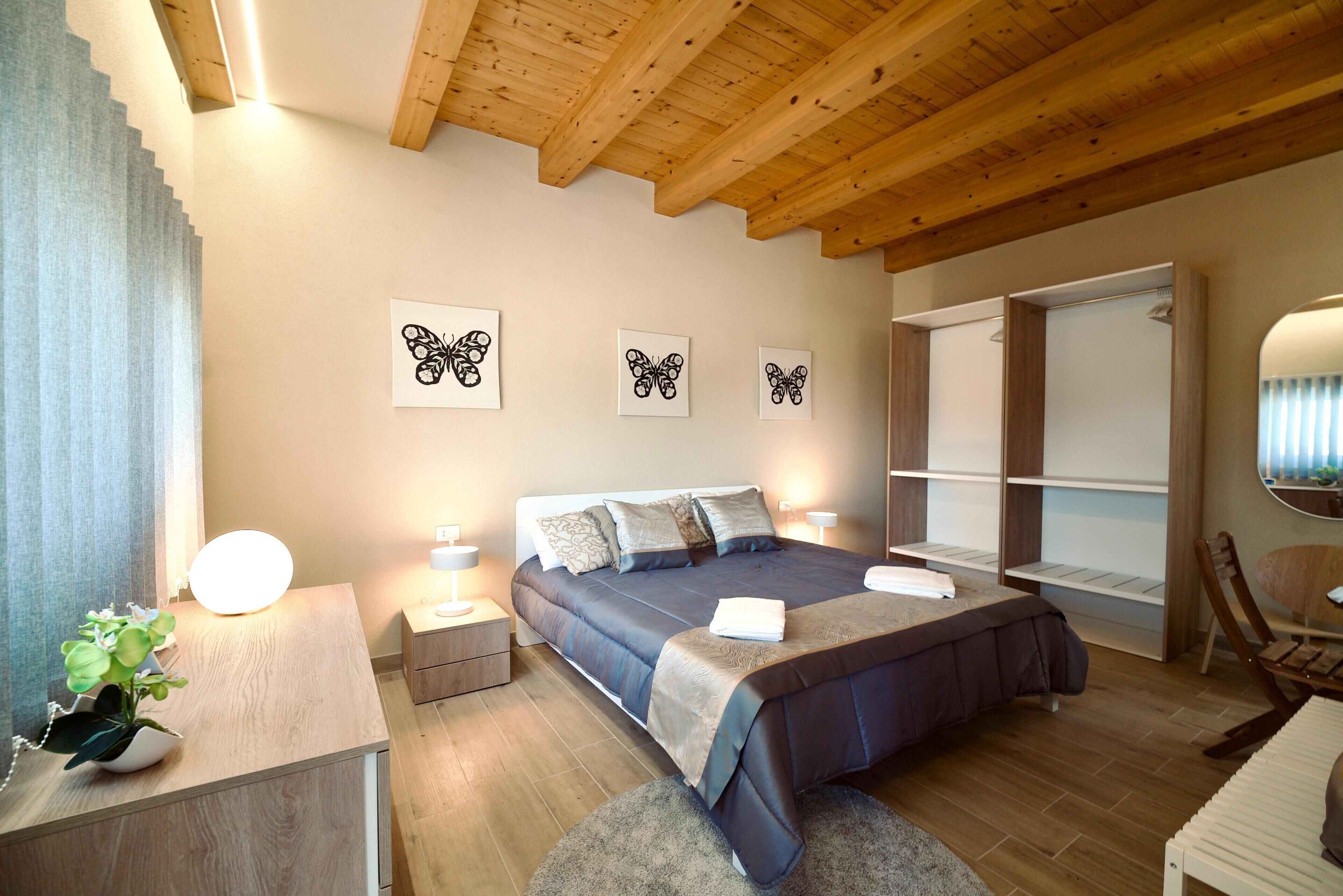 4 bedrooms, desk, iron/ironing board, free WiFi