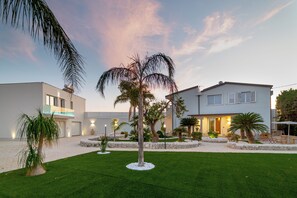 Exterior - Prestigious detached villa with heated outdoor pool and spa (Sicilia)