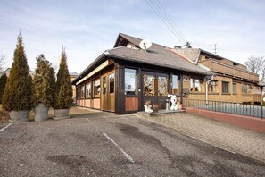 A building with a sloped roof, large windows, and a satellite dish. - Hotel Bären – Three-Star: Double Room 3 / Mountain View / 3 Guests (Bernau im Schwarzwald)