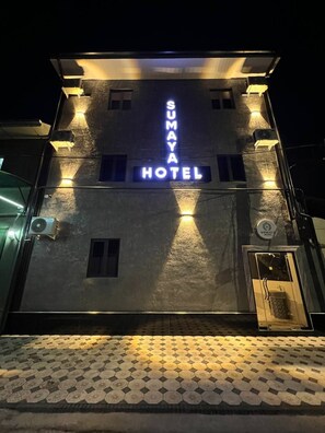A building with a sign that reads 'SUMAYA HOTEL' illuminated at night. - Sumaya Hotel (Tashkent)